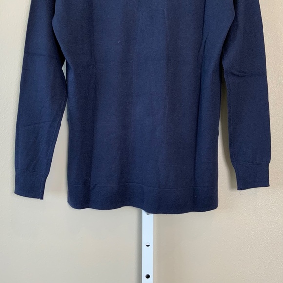 GAP Luxelight Perfect V-neck Sweater - Picture 14 of 16